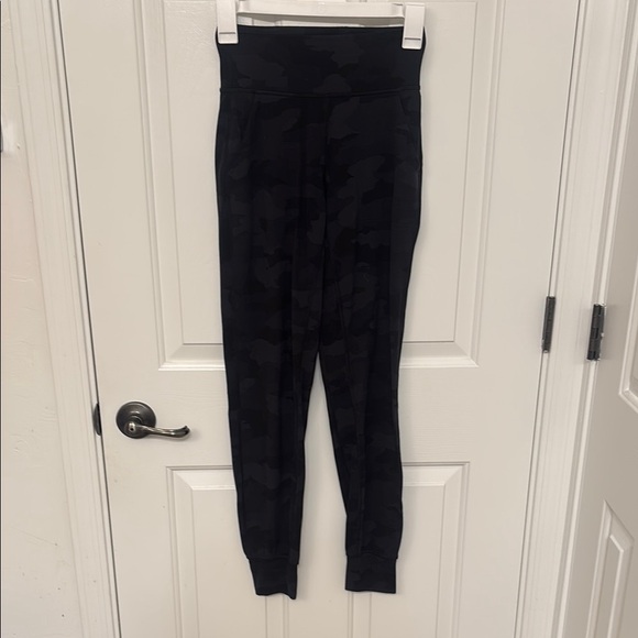 Lululemon Align Jogger 28" in Heritage 365 Camo Deep Coal Multi - Picture 3 of 6